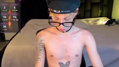 Snapshot of andywiills chatting on 10/08/25, 09:23 Andy online show from 10/08/25, 09:23