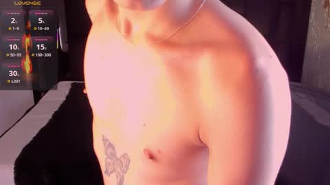 Snapshot of andywiills chatting on 11/21/25, 09:46 Andy online show from 11/21/25, 09:46