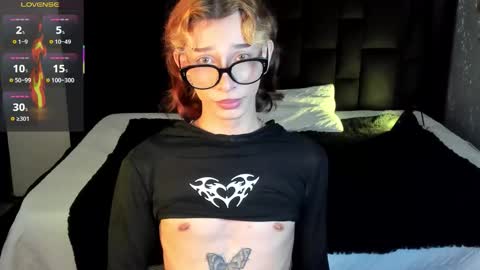 Snapshot of andywiills chatting on 11/28/25, 10:01 Andy online show from 11/28/25, 10:01