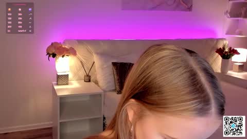 Snapshot of anellyball_ chatting on 09/17/25, 08:05 Anelly online show from 09/17/25, 08:05