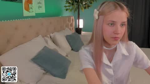 Snapshot of anellyball_ chatting on 06/02/26, 09:33 Anelly online show from 06/02/26, 09:33