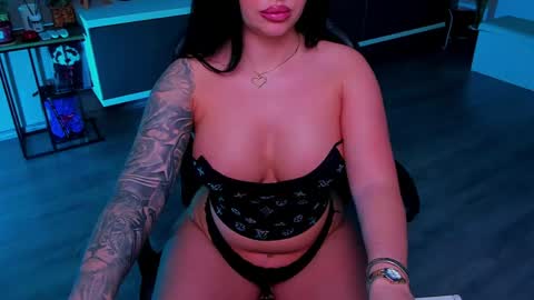 Snapshot of anemariejolie chatting on 04/29/26, 05:30 Anne online show from 04/29/26, 05:30