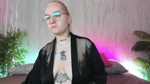 Snapshot of anet_dream chatting on 11/28/25, 05:04 Anet Dream online show from 11/28/25, 05:04