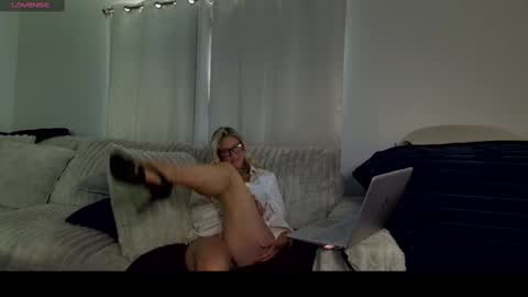 Snapshot of angel01432023 chatting on 10/29/25, 05:14 angel01432023 online show from 10/29/25, 05:14