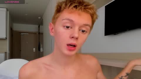 angel_andreww online show from 03/03/25, 10:49