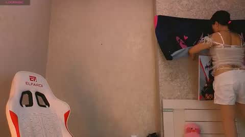 angel_asia_ online show from 12/18/25, 10:43