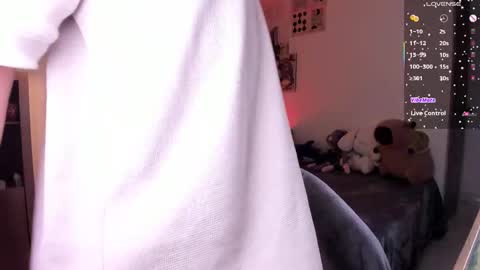 Snapshot of angel_bless19 chatting on 02/19/26, 08:38 Angel help me with 100 thumbs up online show from 02/19/26, 08:38