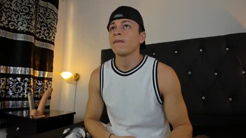 Snapshot of angel_cuervo chatting on 01/11/25, 12:40 Angel Cuervo online show from 01/11/25, 12:40