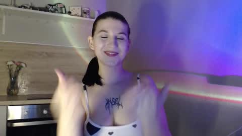 Snapshot of angel_gelya chatting on 10/06/25, 02:03 Angel online show from 10/06/25, 02:03