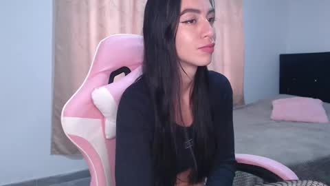 Snapshot of angel_girl10 chatting on 10/03/25, 09:45 Angel Girl online show from 10/03/25, 09:45