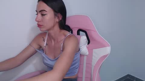 Snapshot of angel_girl10 chatting on 10/28/25, 10:12 Angel Girl online show from 10/28/25, 10:12