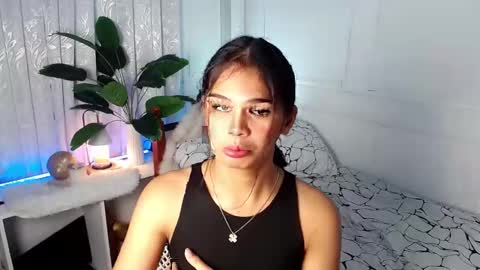 Snapshot of angel_indiguise chatting on 01/31/25, 08:01 angela online show from 01/31/25, 08:01