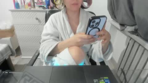 angel_lee__ online show from 01/17/25, 11:27