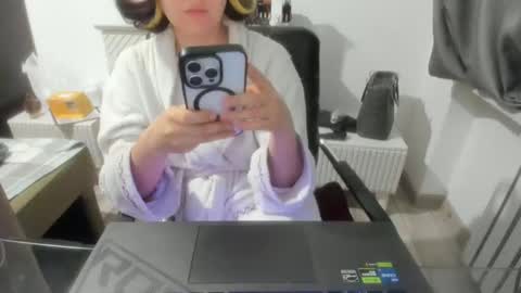 angel_lee__ online show from 01/24/25, 04:28