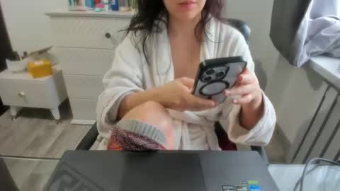 angel_lee__ online show from 01/28/25, 10:56