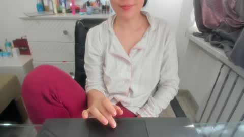 angel_lee__ online show from 02/03/25, 07:29