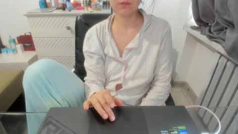 angel_lee__ online show from 02/05/25, 10:19