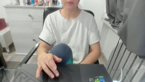 angel_lee__ online show from 02/08/25, 11:12