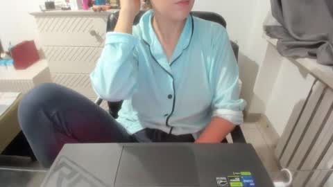 angel_lee__ online show from 02/09/25, 12:19