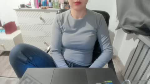 angel_lee__ online show from 02/10/25, 04:14