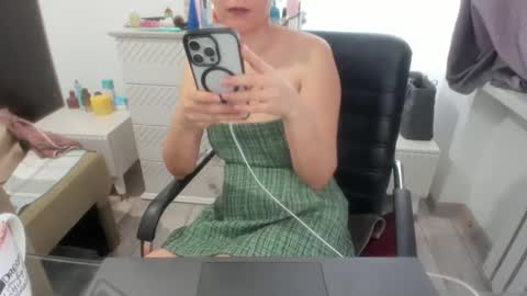 angel_lee__ online show from 02/16/25, 07:48