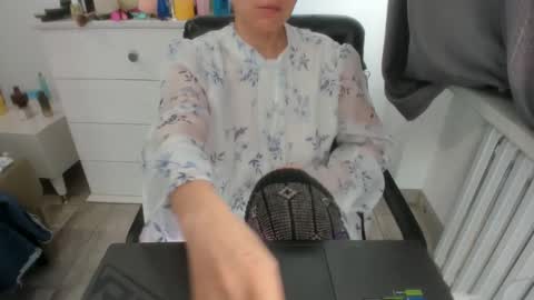 angel_lee__ online show from 02/18/25, 05:09