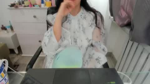 angel_lee__ online show from 02/19/25, 06:00