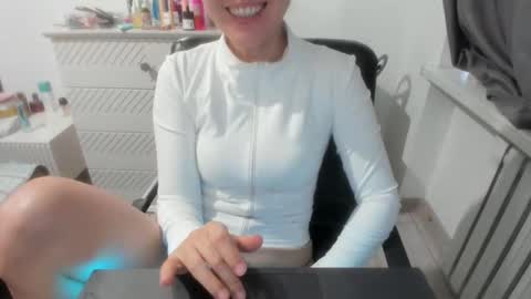 angel_lee__ online show from 03/12/25, 12:15