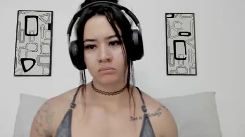 Snapshot of angel_martins chatting on 02/14/26, 11:01 Angel online show from 02/14/26, 11:01