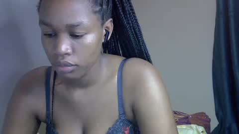 Snapshot of angel_mia5 chatting on 06/18/26, 01:06 angel_mia5 online show from 06/18/26, 01:06