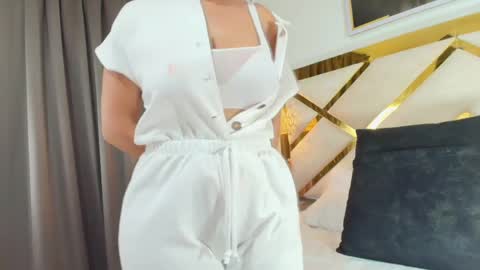 Nicolle  online show from 03/31/26, 11:10