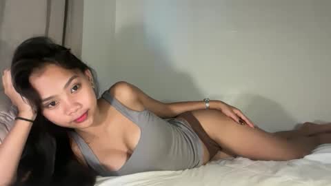 angel_petite07 online show from 03/19/26, 07:56