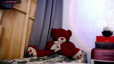 Snapshot of angel_sapphire chatting on 02/25/25, 09:57 Angel Sapphire online show from 02/25/25, 09:57