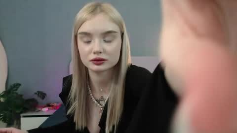 Snapshot of angel_share chatting on 05/10/26, 06:07 Angela online show from 05/10/26, 06:07