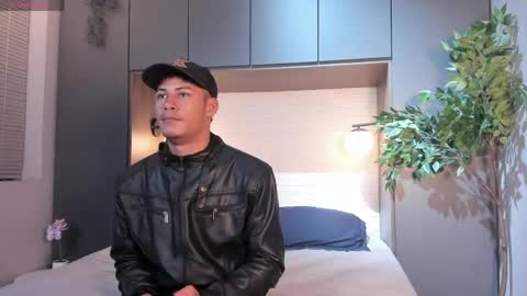 Snapshot of angel_silva_ chatting on 04/17/26, 11:57 Angel online show from 04/17/26, 11:57