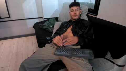 Snapshot of angel_silva_ chatting on 04/23/26, 12:29 Angel online show from 04/23/26, 12:29