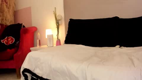 angel_velvet_ online show from 10/31/25, 11:11