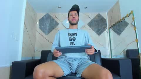 angel_villareal_ online show from 02/01/26, 04:55