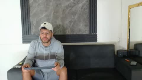 angel_villareal_ online show from 02/10/26, 05:22