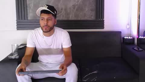 angel_villareal_ online show from 02/14/26, 05:15