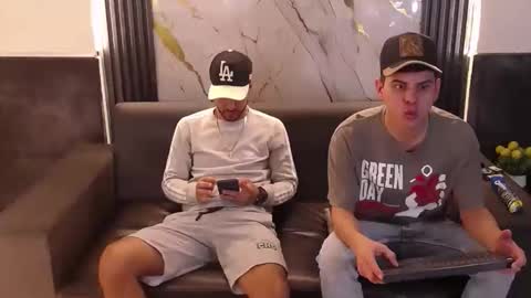 angel_villareal_ online show from 03/17/26, 04:06