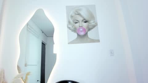 Snapshot of angel_xxx0 chatting on 01/05/25, 02:49 Juanita Florez online show from 01/05/25, 02:49