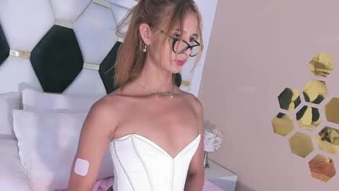 angela_garciaa online show from 05/15/26, 08:05