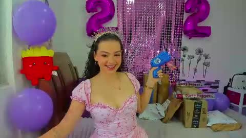 Snapshot of angela_hank2_ chatting on 06/17/26, 01:12 ANGELA online show from 06/17/26, 01:12