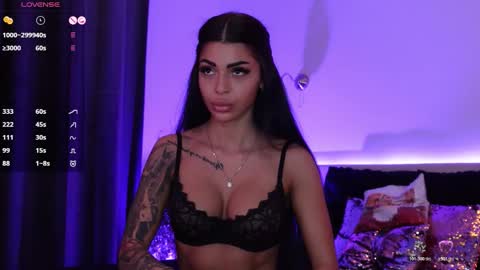 Angela online show from 11/10/25, 01:21