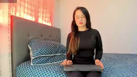 angela_nix online show from 12/12/24, 03:05