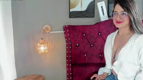 angela_nix online show from 04/15/26, 07:58