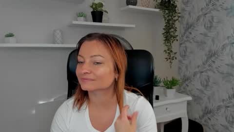 Angela online show from 09/12/25, 01:00