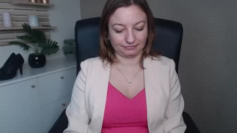 Angela online show from 12/03/25, 06:43
