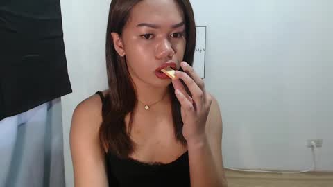 Snapshot of angela_star888 chatting on 05/18/26, 09:26 angela_star888 online show from 05/18/26, 09:26